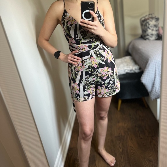 Printed romper with adjustable straps - Picture 4 of 7